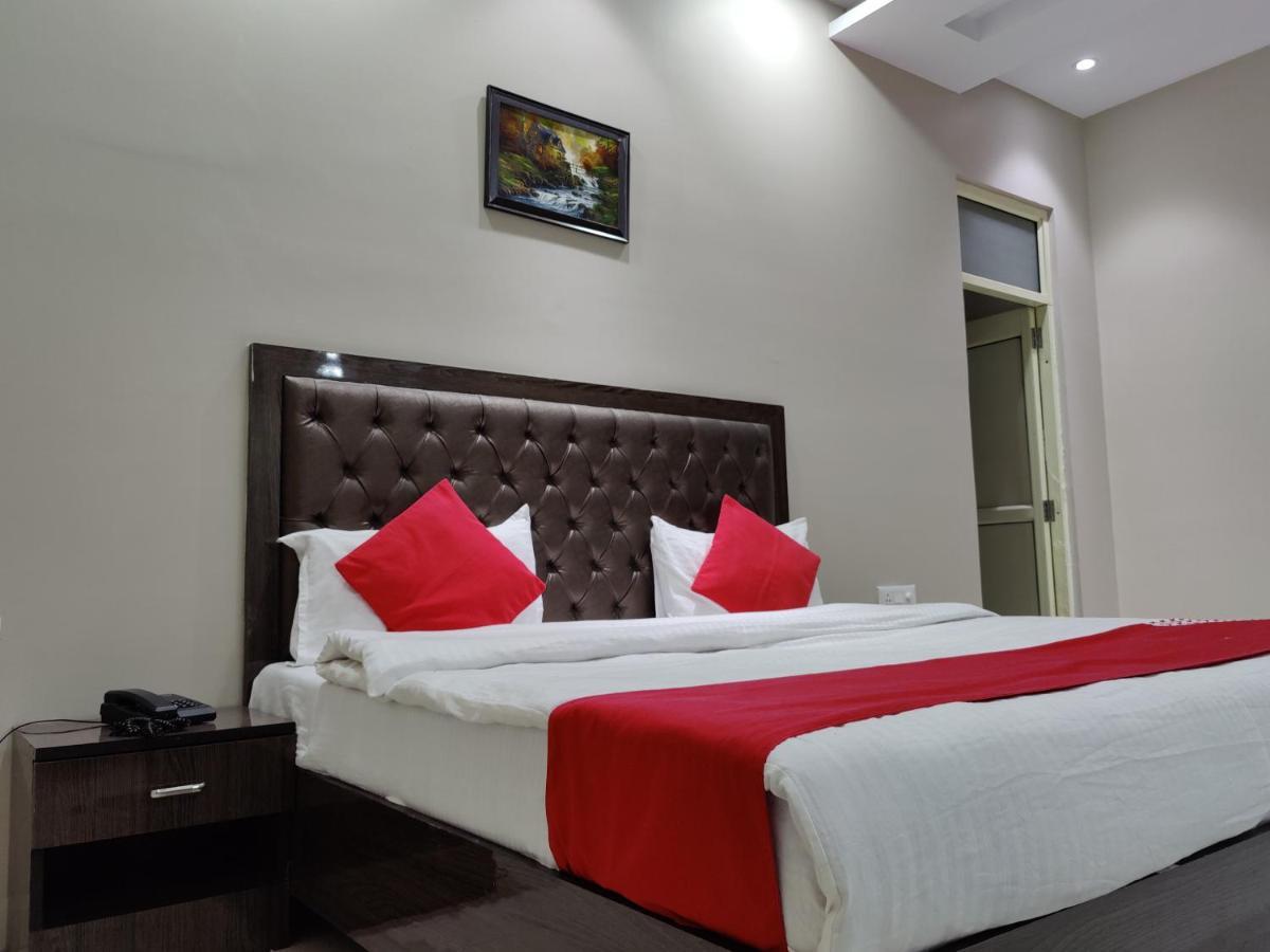 Hotel Kailash Mansarovar And Banquet Hall バレーリー エクステリア 写真