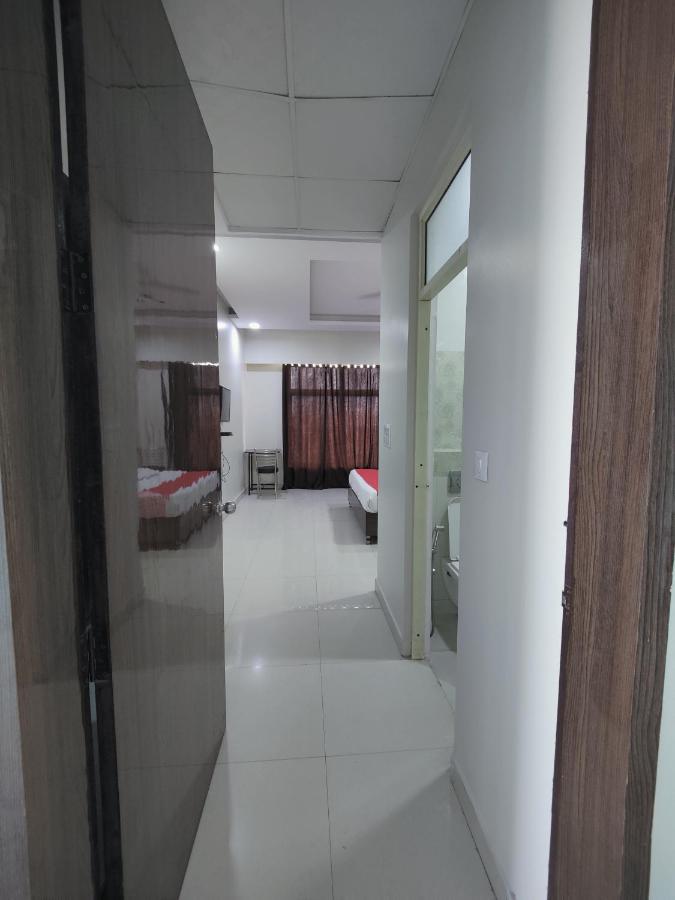 Hotel Kailash Mansarovar And Banquet Hall バレーリー エクステリア 写真
