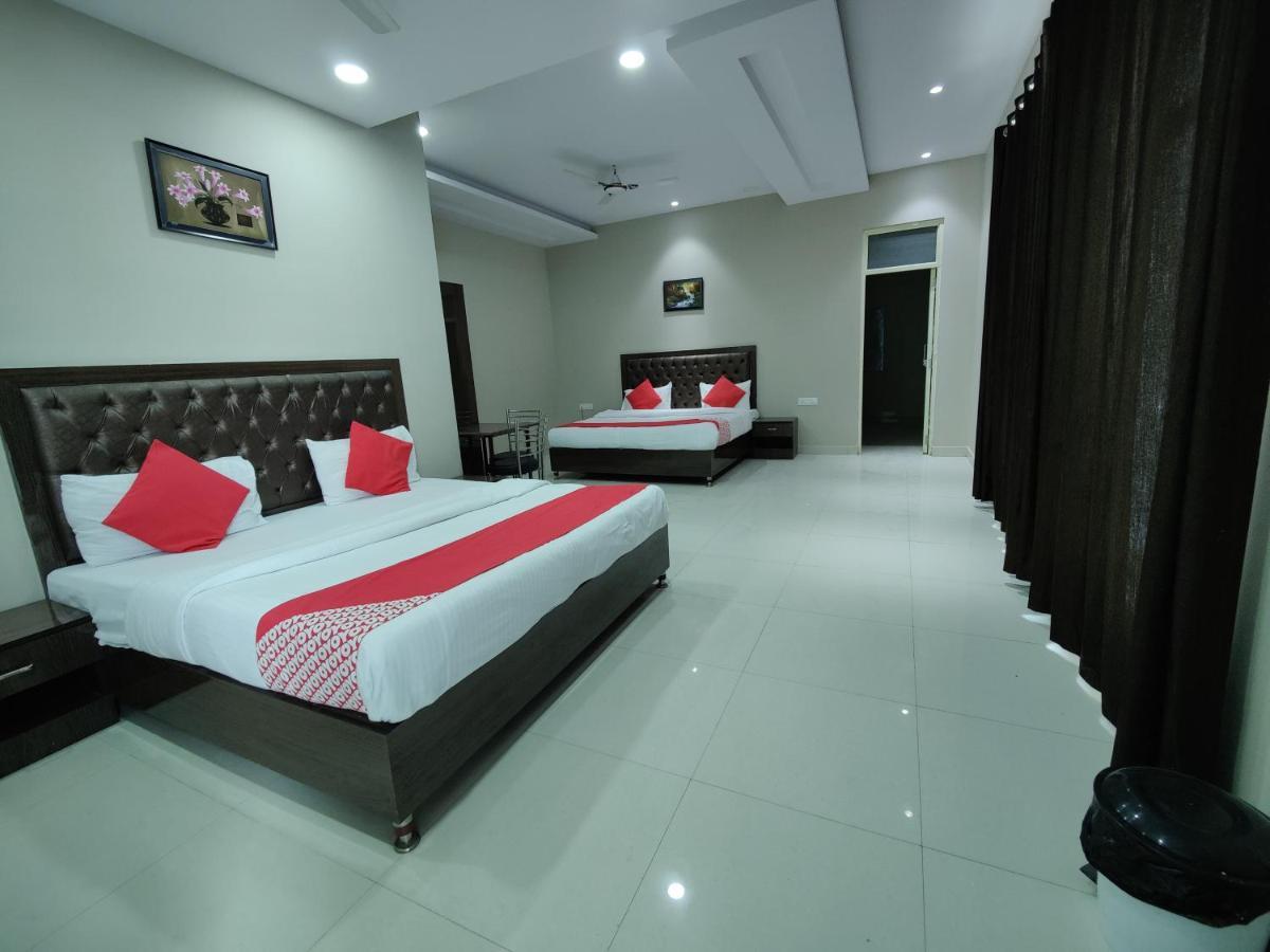 Hotel Kailash Mansarovar And Banquet Hall バレーリー エクステリア 写真