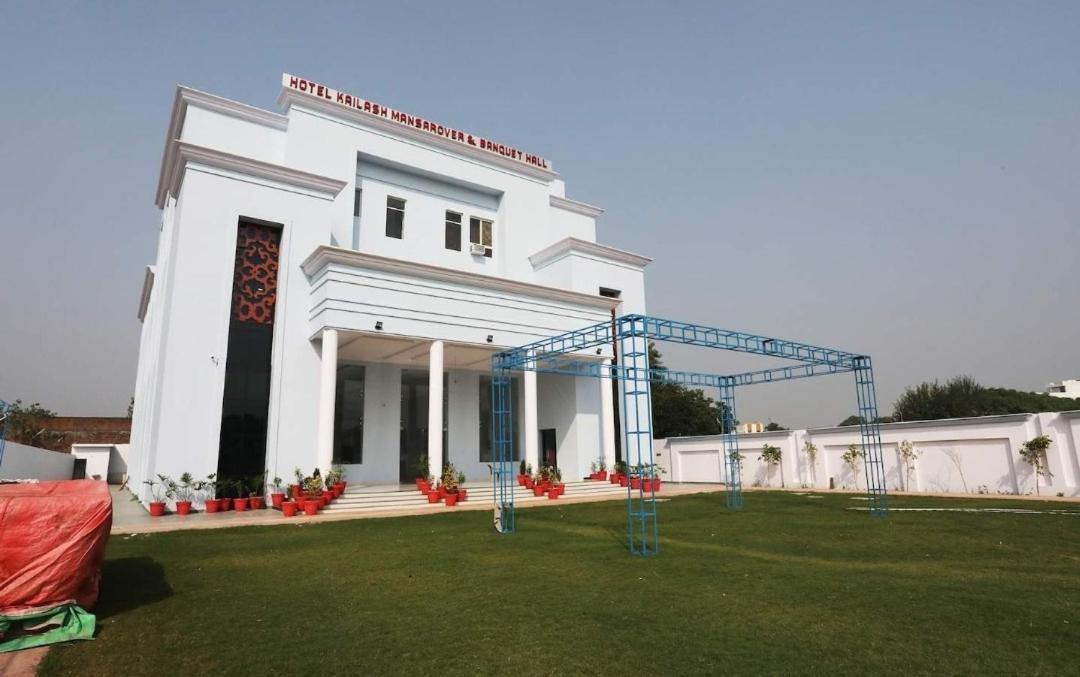 Hotel Kailash Mansarovar And Banquet Hall バレーリー エクステリア 写真