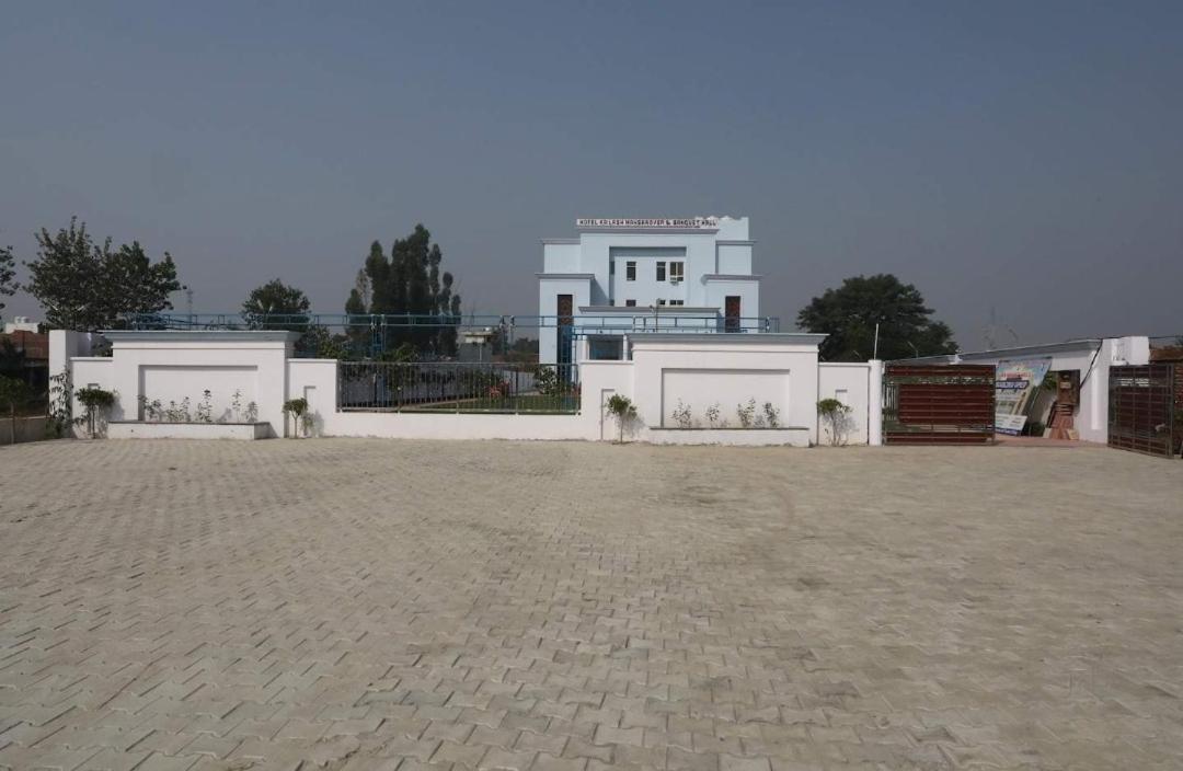 Hotel Kailash Mansarovar And Banquet Hall バレーリー エクステリア 写真
