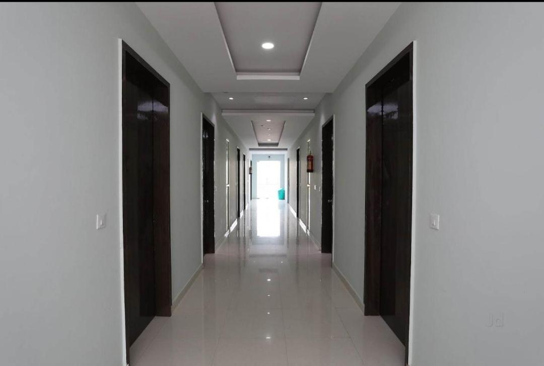 Hotel Kailash Mansarovar And Banquet Hall バレーリー エクステリア 写真